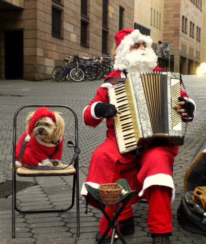 Accordion Santa and his dog